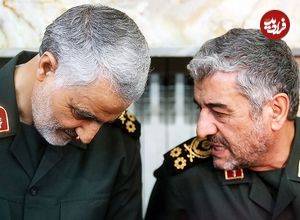 عکس؛ سفر به تاریخ؛ بوسۀ «سردار سلیمانی» بر پیشانی «سردار عزیز جعفری»؛ سال 1392