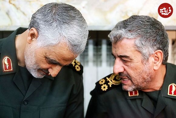 عکس؛ سفر به تاریخ؛ بوسۀ «سردار سلیمانی» بر پیشانی «سردار عزیز جعفری»؛ سال 1392