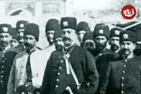 عکس| سفر به ایران قدیم؛ ناصرالدین شاه و درباریانش در یک بازدید نظامی