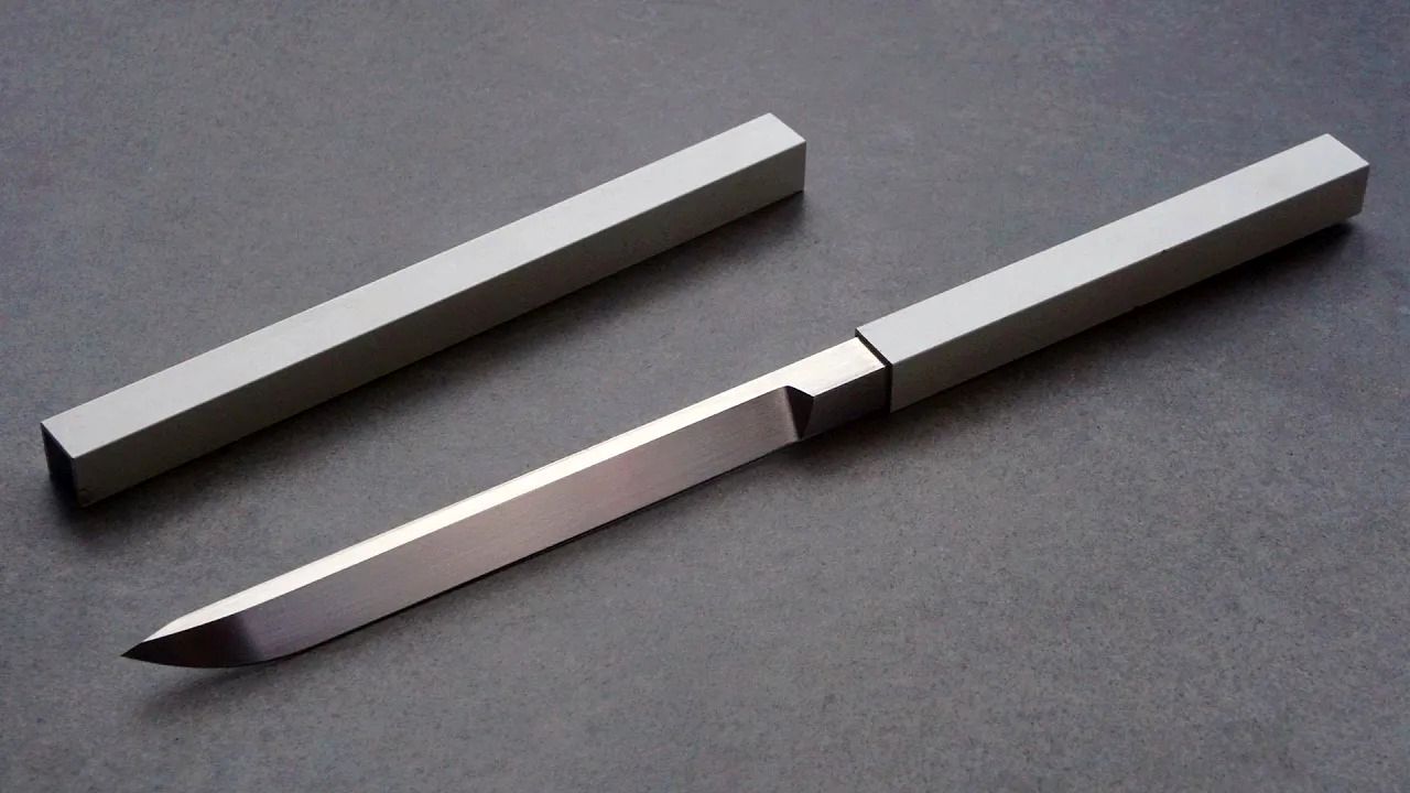 (ویدئو) فرآیند ساخت یک چاقوی مربعی زیبا و لوکس توسط یک آهنگر کانادایی