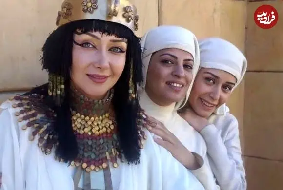 عکس| سفر زمان؛ چهرۀ «زلیخا» در 8 سالگی در کنار دوستانش در یک مهمانی؛ دهۀ 1340