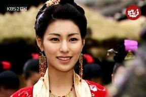 عکس| سفر زمان؛ چهرۀ «بانو جیلی، زن موهیول» در 18 سالگی در اولین سریالش