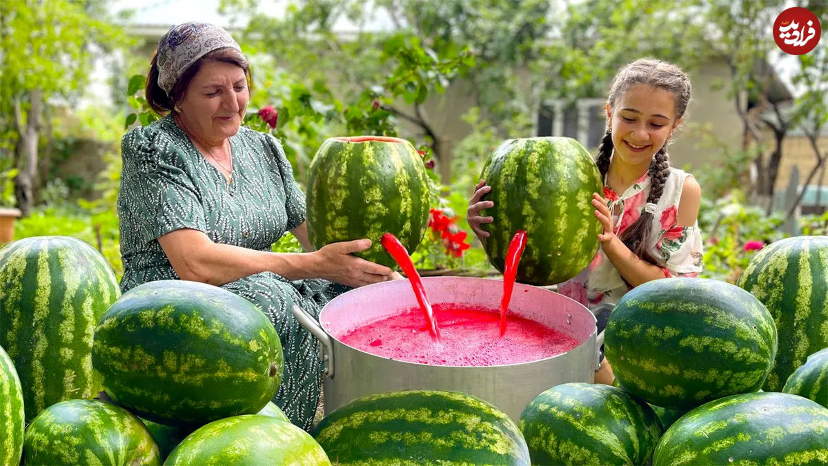 (ویدئو) تهیه کنسرو و مربای هندوانه برای زمستان به سبک مادر بزرگ آذربایجانی 