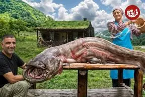 ببینید| غذای روستایی در آذربایجان؛ کباب گربه ماهی غول پیکر در روستایی کوهستانی