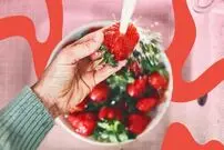 بهترین روش شستن میوه و سبزیجات از نظر یک متخصص مواد غذایی