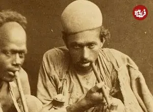 عکس| سفر زمان؛ مردان معتاد با لباس‌های مندرس پای بساط تریاک در دوران قاجار
