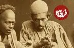 عکس| سفر زمان؛ مردان معتاد با لباس‌های مندرس پای بساط تریاک در دوران قاجار