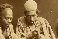 عکس| سفر زمان؛ مردان معتاد با لباس‌های مندرس پای بساط تریاک در دوران قاجار