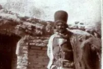 عکس| سفر به ایران قدیم؛ یک قهوه‌خانه بین راهی در نزدیکی آرامگاه کوروش؛ بیش از یک قرن قبل