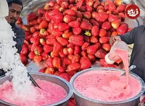 ببینید| غذای خیابانی در پاکستان؛ تهیه میلک شیک توت فرنگی در کراچی