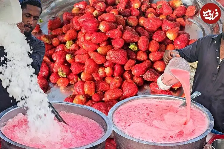 ببینید| غذای خیابانی در پاکستان؛ تهیه میلک شیک توت فرنگی در کراچی