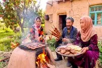 ببینید| غذای روستایی در افغانستان؛ تهیه چپلی کباب سنتی