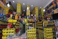 (عکس) پیچ و مهره در این مغازه مانند طلا به فروش می رسد