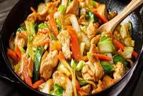 ببینید| طرز تهیه یک غذای ساده با 2 سینه مرغ