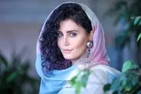 عکس| سفر در زمان؛ «الناز شاکردوست» در سفر اروپا و در یک خودروی کوچک؛ سال 98