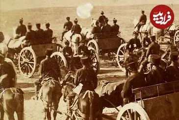 عکس| سفر زمان؛ «توپخانۀ اصفهان» در زمان قاجار در حال تمرین در میدان مشق تهران