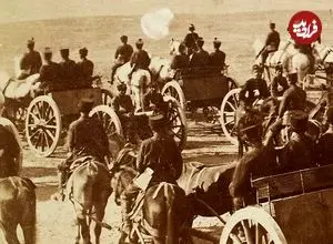 عکس| سفر زمان؛ «توپخانۀ اصفهان» در زمان قاجار در حال تمرین در میدان مشق تهران