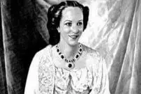 عکس| سفر به تاریخ؛ «عالیه، آخرین ملکۀ عراق» در کنار پسرش «فیصل، آخرین پادشاه عراق»