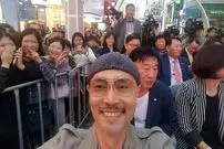 عکس| سفر زمان؛ تیپ و چهرۀ «عالیجناب بادوک‌بال» (سریال جومونگ) در عکس‌های شخصی‌اش