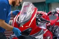 ببینید| مراحل ساخت موتور سیکلت قدرتمند و اسپرت دوکاتی سوپرلجرا در ایتالیا