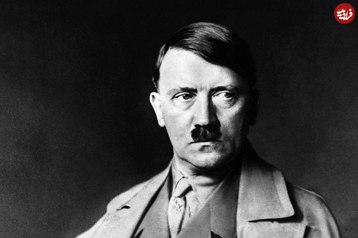 عکس؛ سفر در زمان؛ «هیتلر» در حال ترک کلیسای مارین کرشه در برمرهافن؛ سال 1308