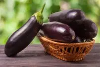 عوارض خوردن بیش از حد بادمجان را می دانید؟