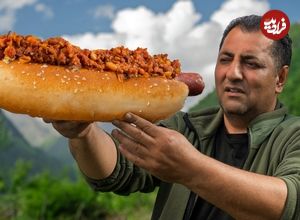 ببینید| غذای روستایی در آذربایجان؛ تهیه هات داگ با فلفل تند روی آتش