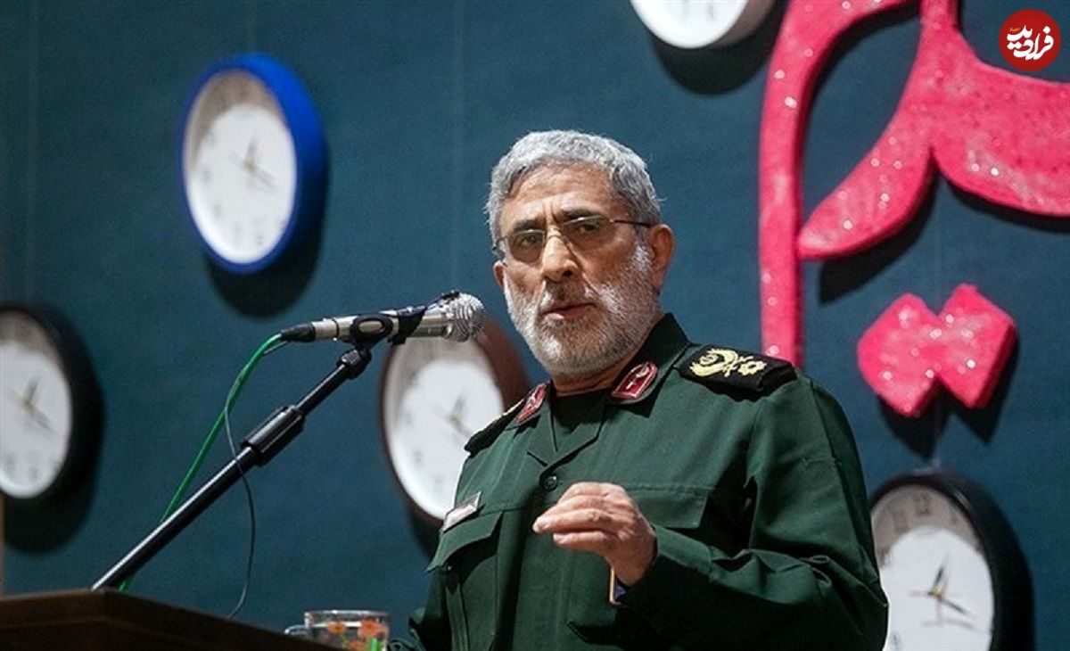 عکس؛ سفر در زمان؛ «سردار قاآنی و همرزم اش» در اتاق فرماندهی در جبهه؛ دهه 60