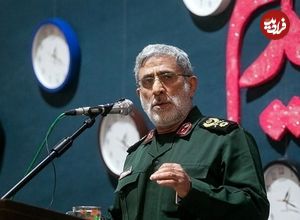 عکس؛ سفر در زمان؛ «سردار قاآنی و همرزم اش» در اتاق فرماندهی در جبهه؛ دهه 60