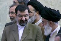 عکس؛ سفر به تاریخ؛ عکس کمتر دیده‌شده «رهبر انقلاب و محسن رضایی» با لباس نظامی در خلیج فارس؛ سال 67