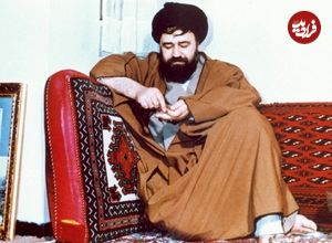 عکس؛ سفر در زمان؛ «سیداحمدخمینی در کنار رودخانه کوفه در عراق»؛ سال 1356