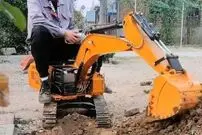 (ویدئو) عجب قدرتی داره این بیل مکانیکی مینی!