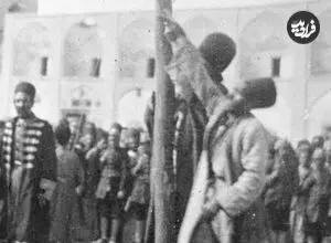 عکس| سفر زمان؛ تصویری از «صحنۀ اعدام یک راهزن در اصفهان» در دوران احمدشاه