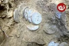 کشف گنجینۀ سکه‌هایی که در دوران روم باستان در جنگل دفن شده بودند