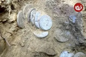 کشف گنجینۀ سکه‌هایی که در دوران روم باستان در جنگل دفن شده بودند