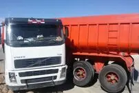 (ویدئو) لحظه سقوط ترسناک تریلی از بالای سراشیبی؛ راننده کنترلش را از دست داد!