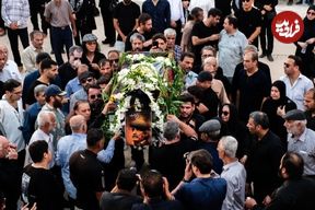 عکس؛ پیکر ایرج صغیری بر دوش بازیگران «قلندرخونه» بدرقه شد