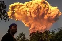 ببینید| ثبت لحظه فوران آتشفشان از داخل هواپیما