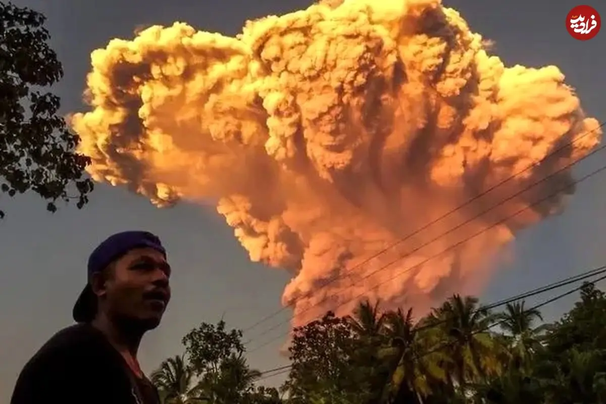 ببینید| ثبت لحظه فوران آتشفشان از داخل هواپیما