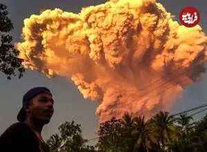 ببینید| ثبت لحظه فوران آتشفشان از داخل هواپیما