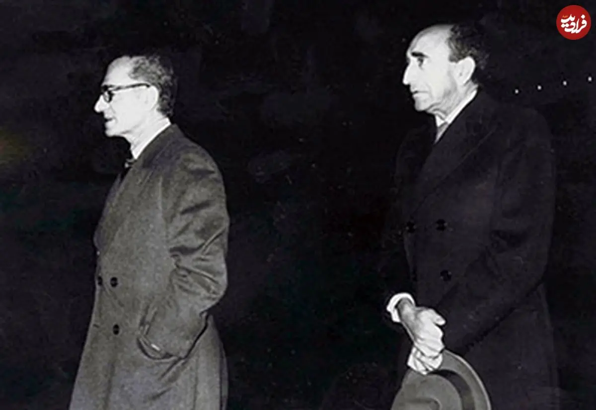 سفر در زمان؛ یادداشت‌های علم، چهارشنبه ۱۹ اردیبهشت ۱۳۵۲: شاه بعد از دیدن مدرسه‌ای که بچه روس‌ها در آنجا درس می‌خواندند گفت «به وزیر آموزش بگو از اینها یاد بگیرد»