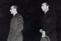سفر در زمان؛ یادداشت‌های علم، چهارشنبه ۱۹ اردیبهشت ۱۳۵۲: شاه بعد از دیدن مدرسه‌ای که بچه روس‌ها در آنجا درس می‌خواندند گفت «به وزیر آموزش بگو از اینها یاد بگیرد»