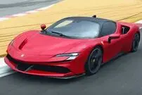 (ویدئو) رونمایی یک ایرانی از خودروی لوکس ۶۰۰میلیاردی
