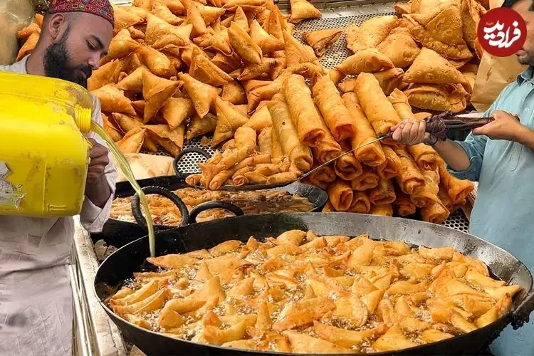 ببینید| غذای خیابانی در پاکستان؛ مهارت آشپز خیابانی در پخت سمبوسه در کراچی