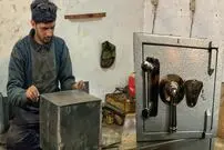 ببینید| مراحل شگفت انگیز ساخت یک گاو صندوق فلزی توسط استاد پاکستانی