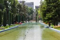 (عکس) تهران قدیم؛ 4 جوان در حال دیزی خوردن در پارک شهر؛ دهه 30 