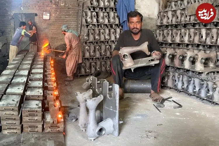 ببینید| فرآیند تولید چرخ خیاطی به روش سنتی در کارگاهی در پاکستان