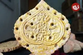 برگ‌های سفالی با روکش طلا پشت اژدهای سنگی پیدا شدند