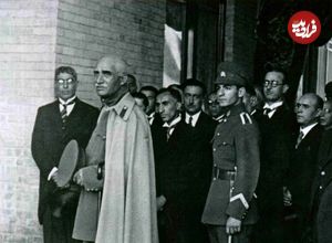 عکس؛ سفر در زمان؛ «رضاخان در حال سیگار کشیدن در مشهد»؛ دهه 1310