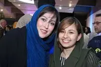 عکس| سفر زمان؛ تیپ و چهرۀ «مهتاب کرامتی» در جشنواره فجر؛ 9 سال قبل